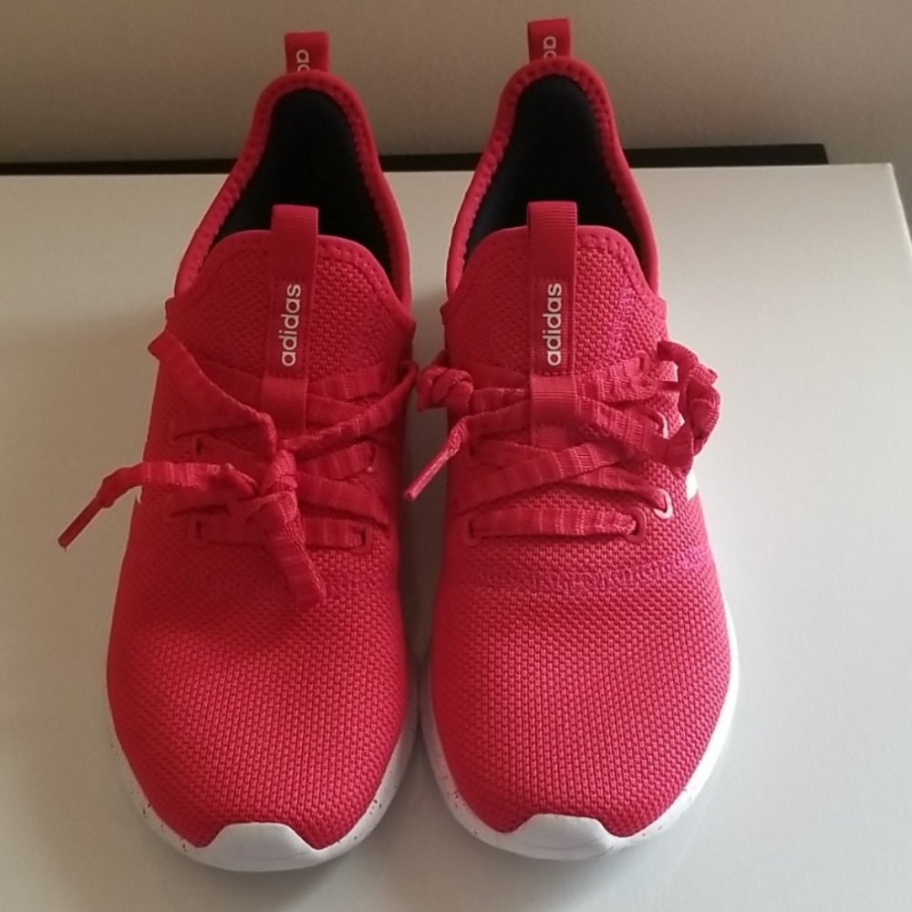 Women’s adidas comes w/free MASK